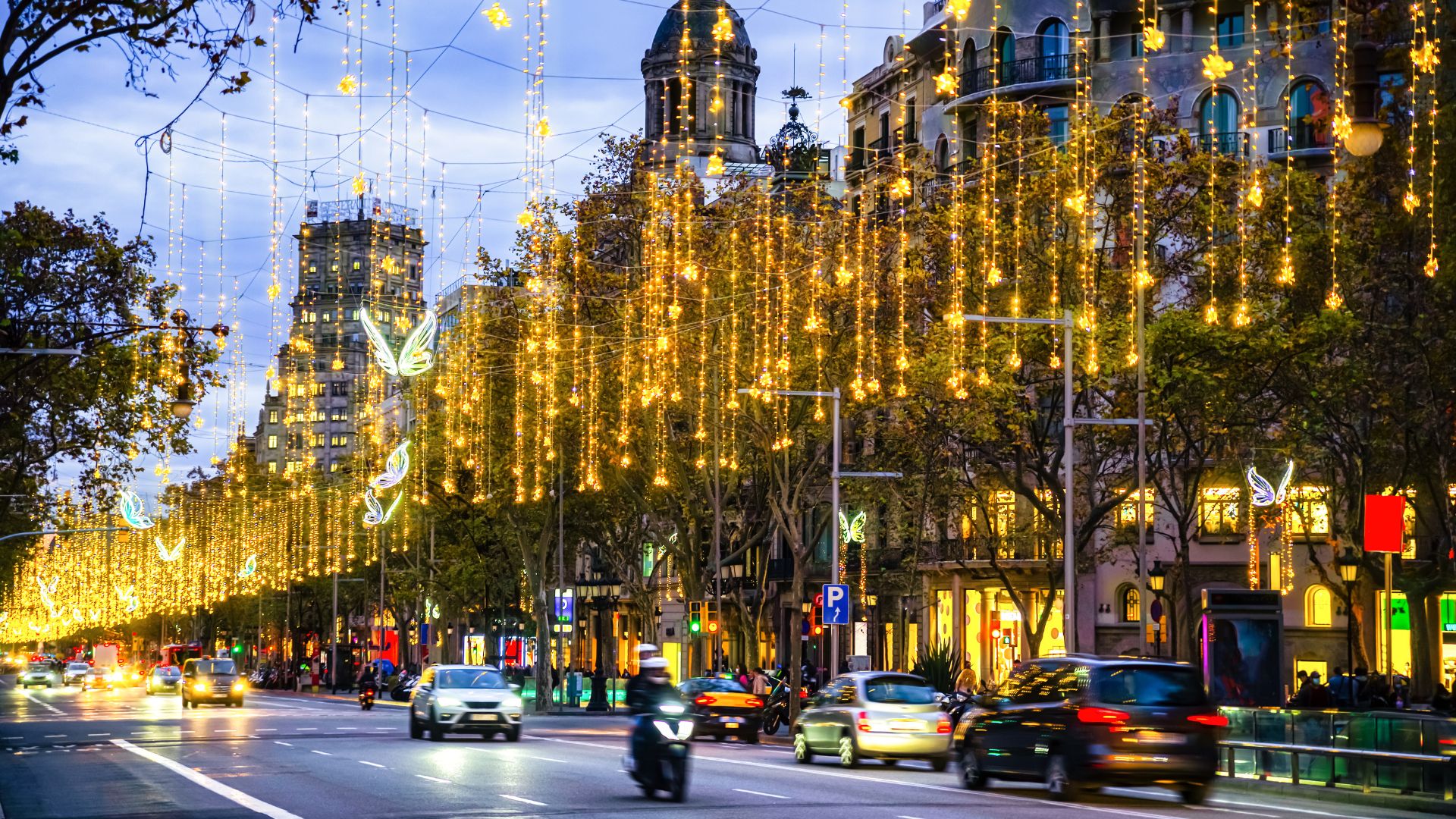 Todo listo para el encendido de luces de Navidad, en Barcelona