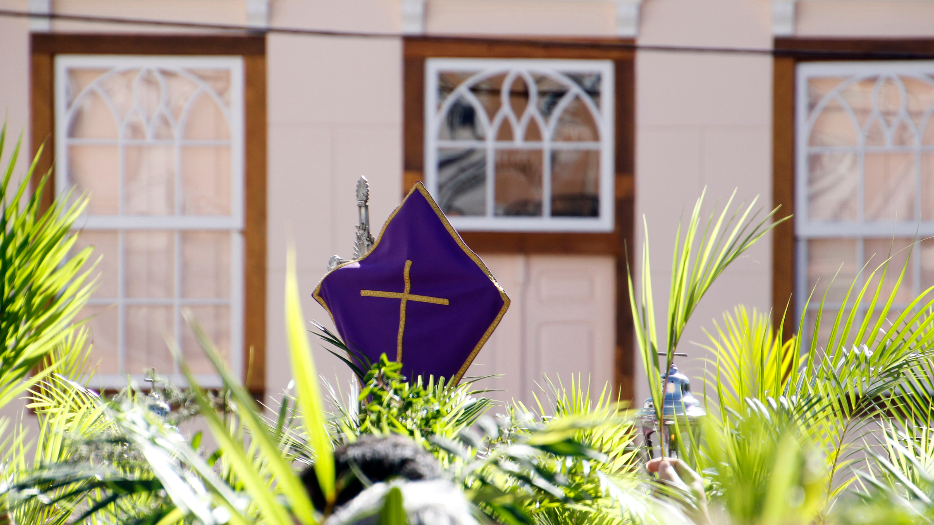 Com arribar a Sitges amb BusGarraf per al Diumenge de Rams