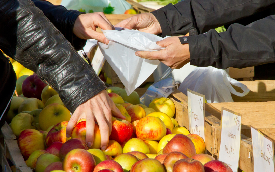 Visita el mercadillo semanal de Cubelles  