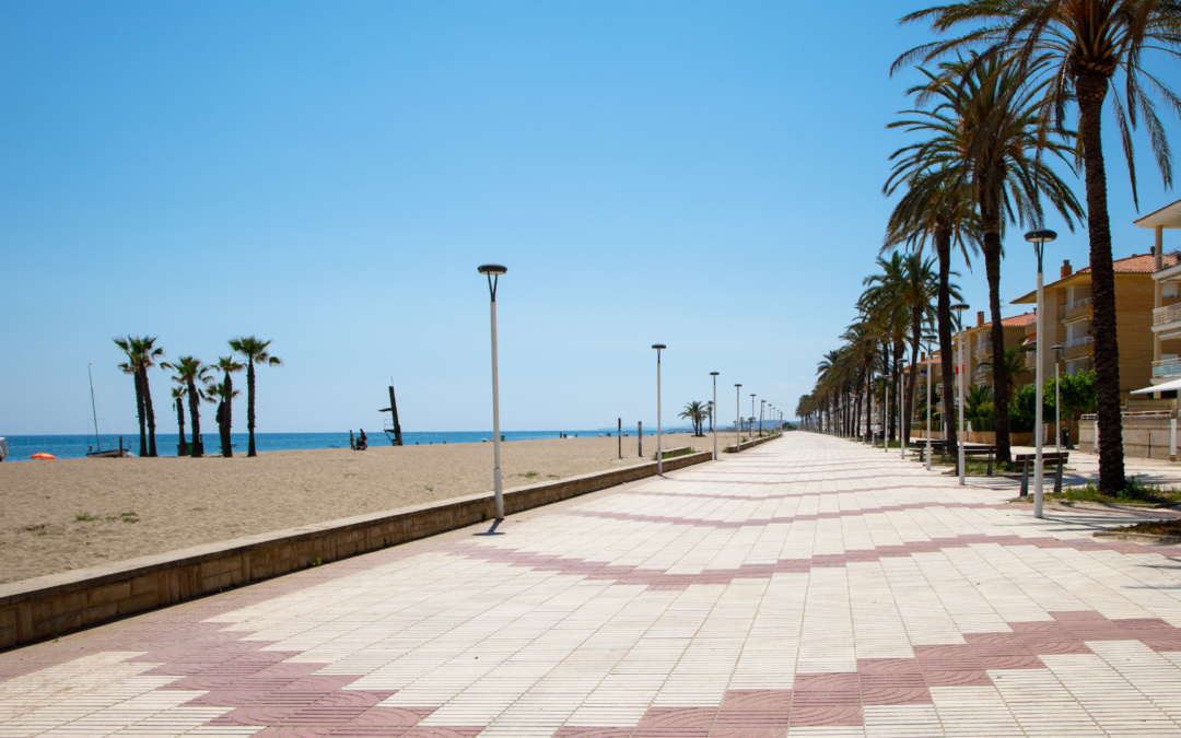 Viatja a Calafell a la primavera amb BusGarraf: calma, mar i desconnexió 