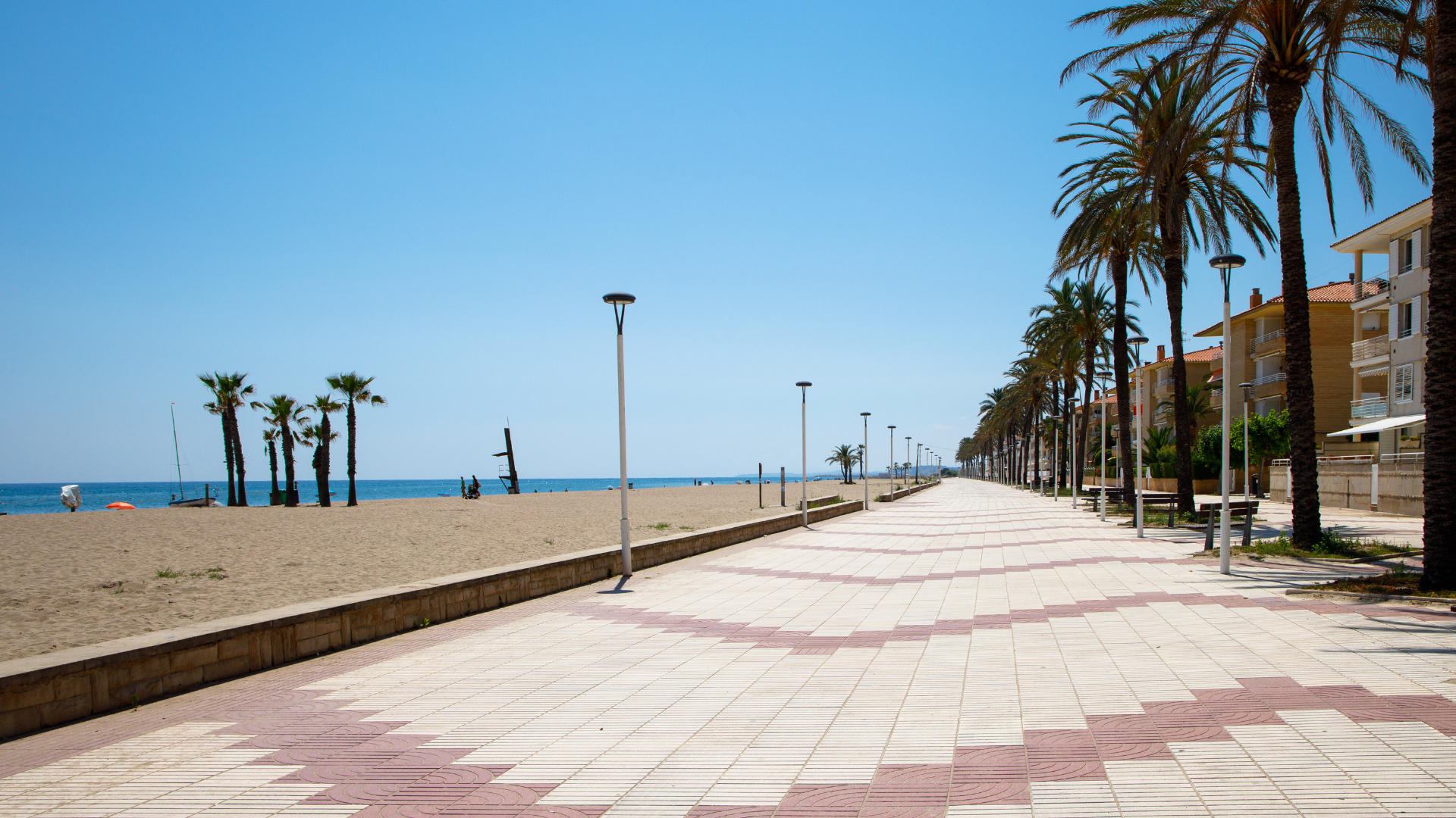 Viatja a Calafell a la primavera amb BusGarraf: calma, mar i desconnexió 